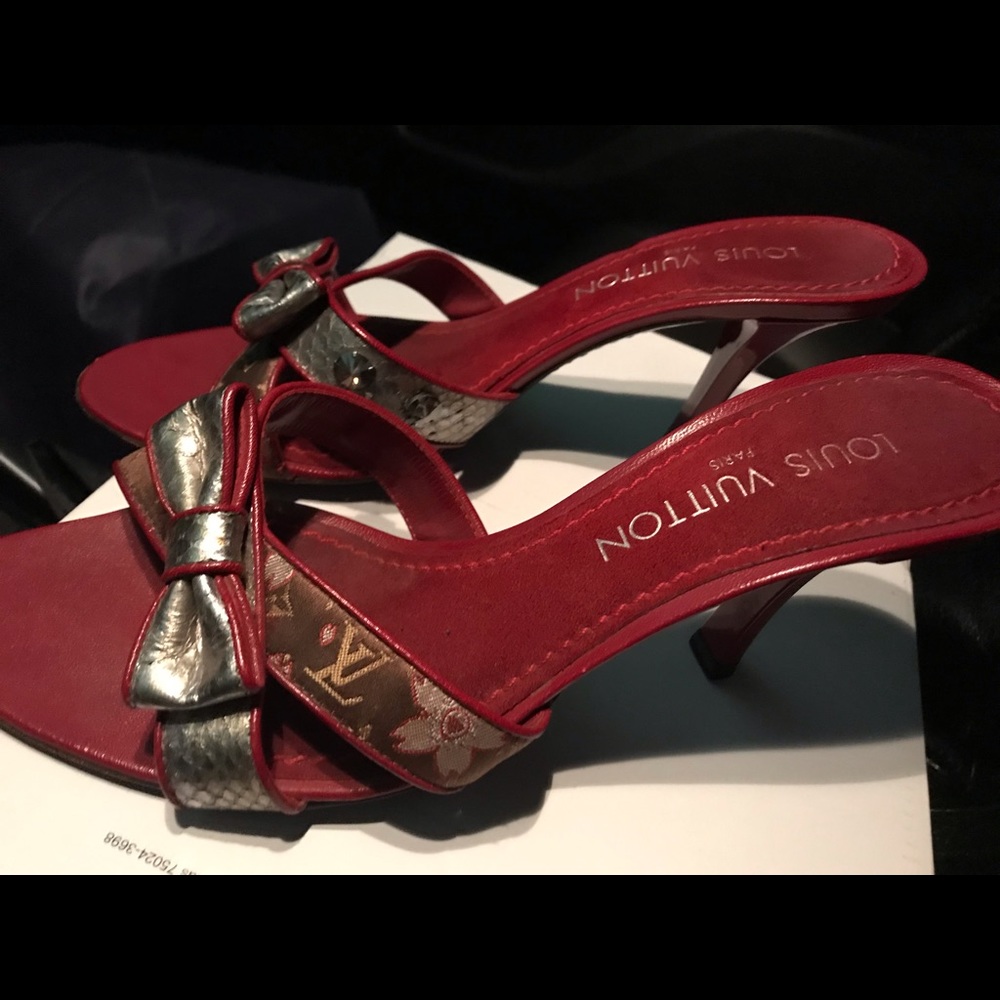 Louis Vuitton size 37 heels in great condition